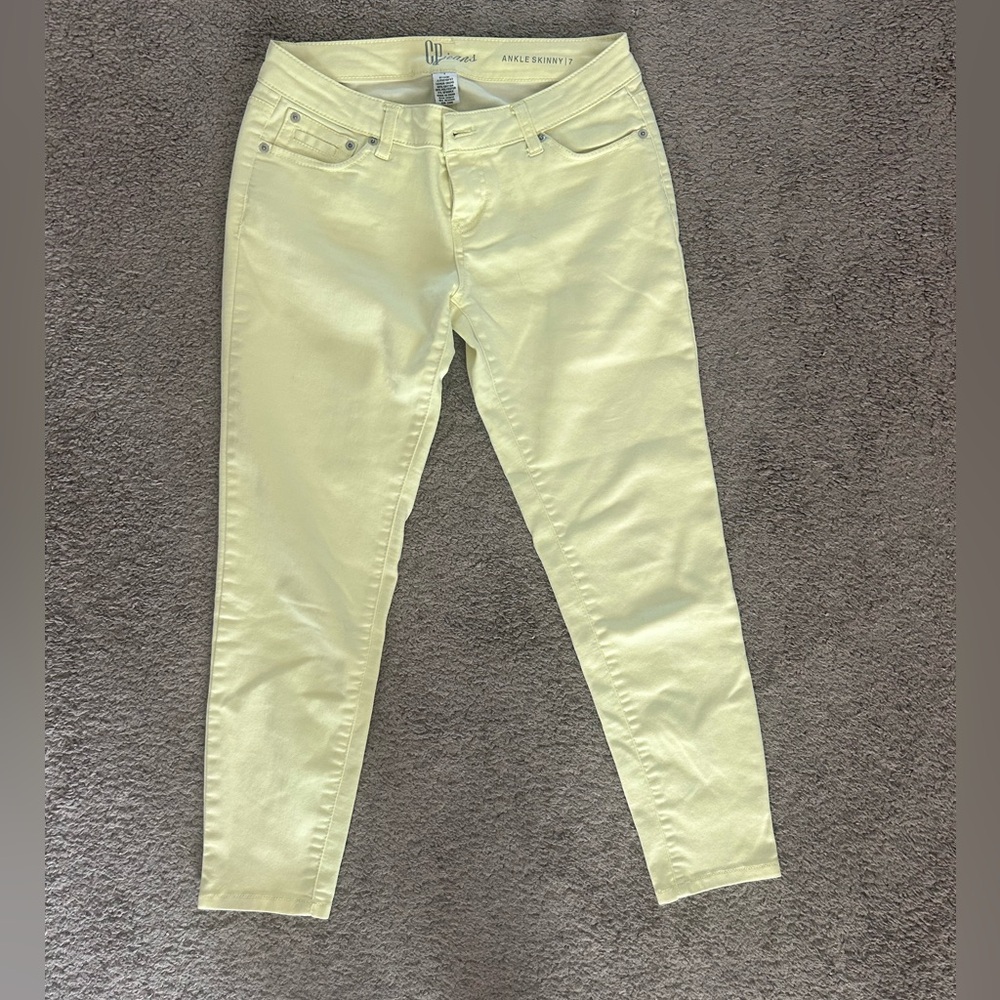 Elegant Women's Yellow Cropped Jeans